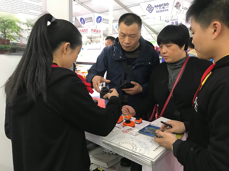 歐拓拉手廠家批發(fā)拉手,內(nèi)波紋手輪,背波紋手輪,橢圓拉手,膠木拉手,方形拉手 歐拓拉手廠家批發(fā)拉手,內(nèi)波紋手輪,背波紋手輪,橢圓拉手,膠木拉手,方形拉手