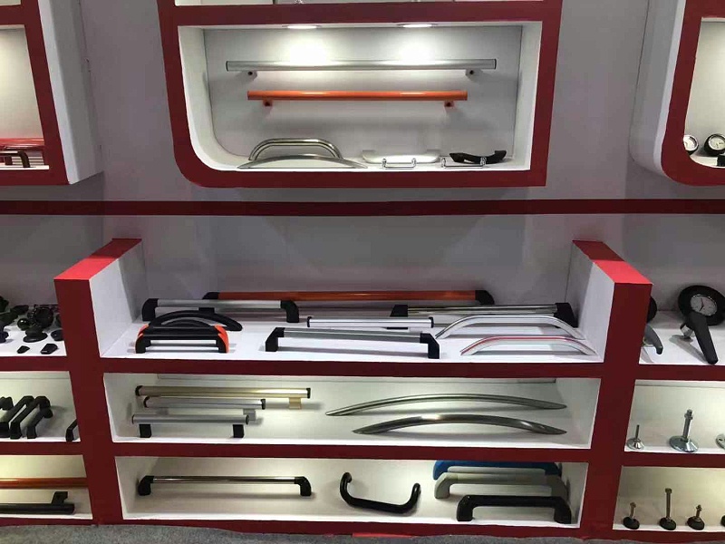 歐拓拉手廠家定制拉手,內(nèi)波紋手輪,背波紋手輪,橢圓拉手,膠木拉手,方形拉手 歐拓拉手廠家定制拉手,內(nèi)波紋手輪,背波紋手輪,橢圓拉手,膠木拉手,方形拉手